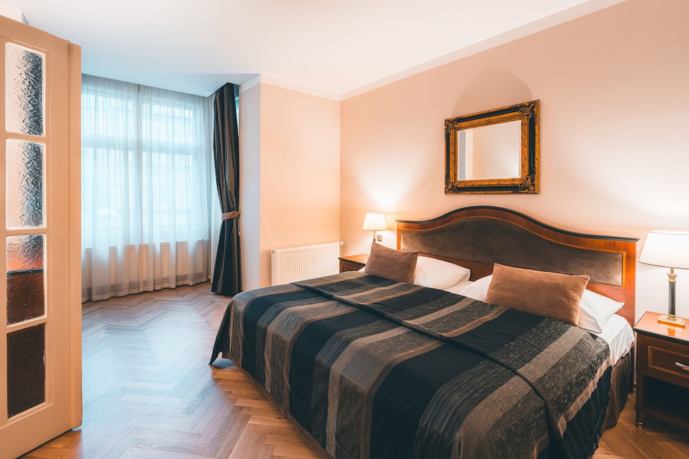 Hotel Elysee — Hotel rooms in Prague, Prague