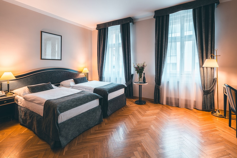 Hotel Elysee — Hotel rooms in Prague, Prague