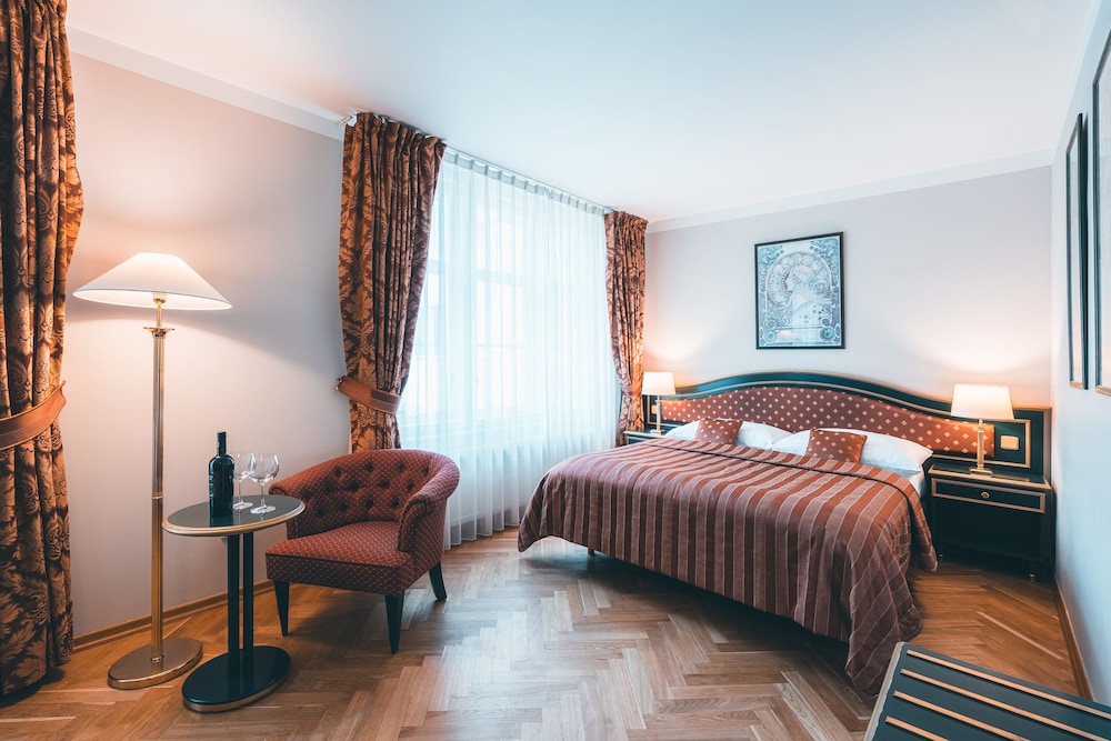 Hotel Elysee — Hotel rooms in Prague, Prague