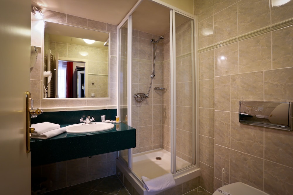 Hotel Elysee — Hotel rooms in Prague, Prague