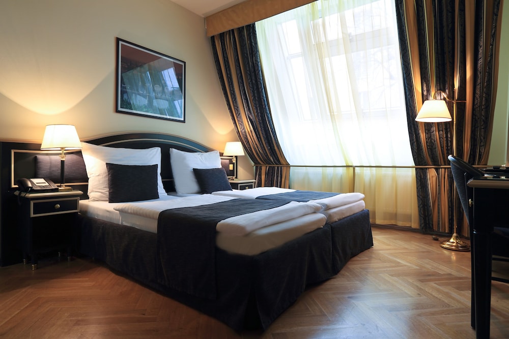 Hotel Elysee — Hotel rooms in Prague, Prague