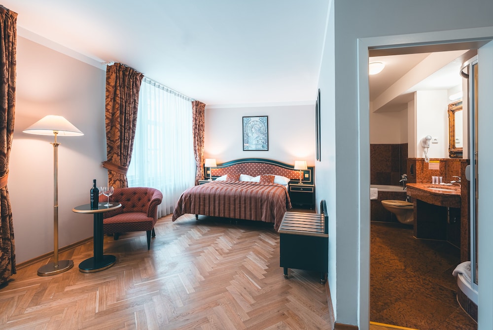 Hotel Elysee — Hotel rooms in Prague, Prague
