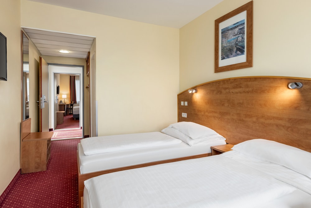 Amedia Express Prag, Trademark Collection by Wyndham — Hotel rooms in Prague, Prague