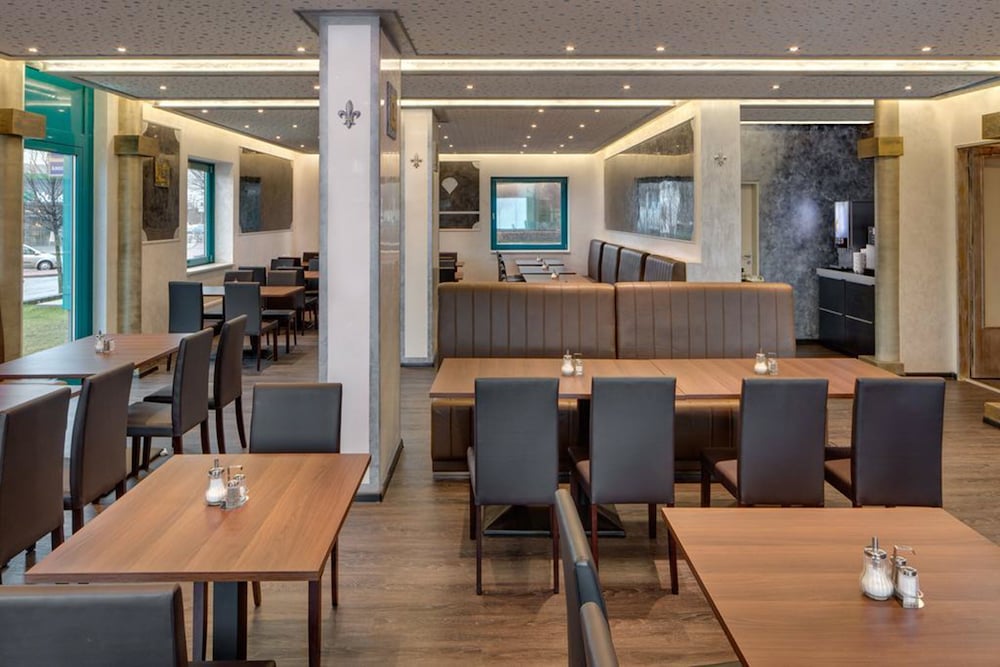 Amedia Express Prag, Trademark Collection by Wyndham — Restaurant & bars in Prague, Prague