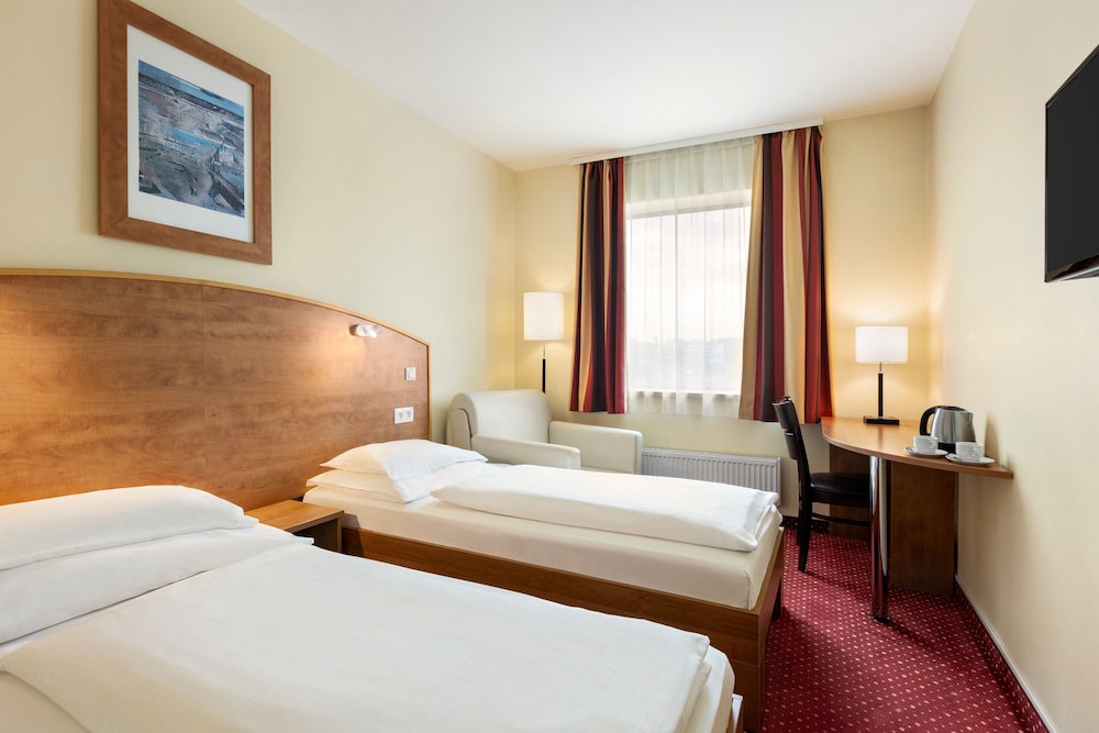 Amedia Express Prag, Trademark Collection by Wyndham — Hotel rooms in Prague, Prague