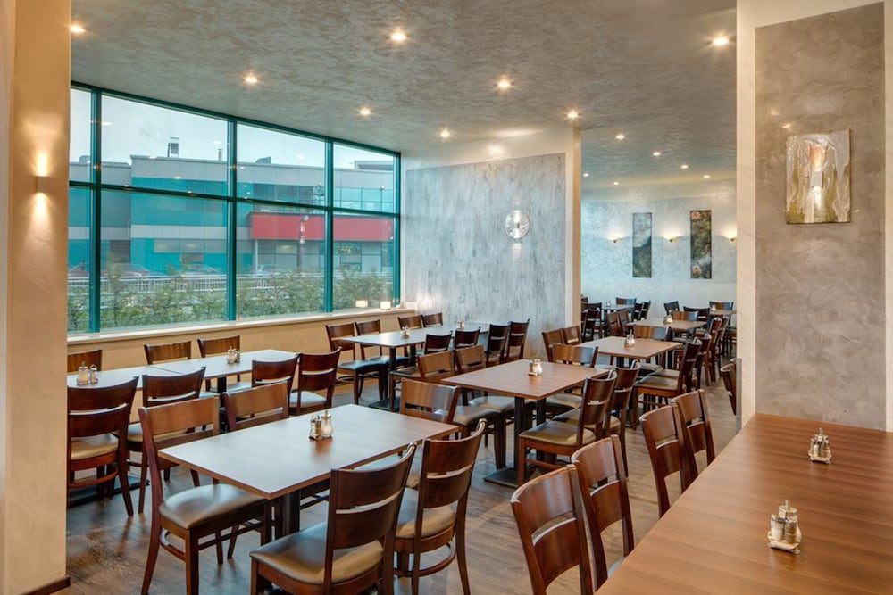 Amedia Express Prag, Trademark Collection by Wyndham — Restaurant & bars in Prague, Prague