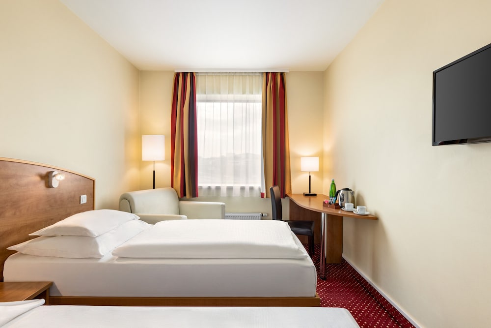 Amedia Express Prag, Trademark Collection by Wyndham — Hotel rooms in Prague, Prague