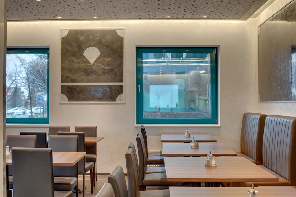 Amedia Express Prag, Trademark Collection by Wyndham — Restaurant & bars in Prague, Prague