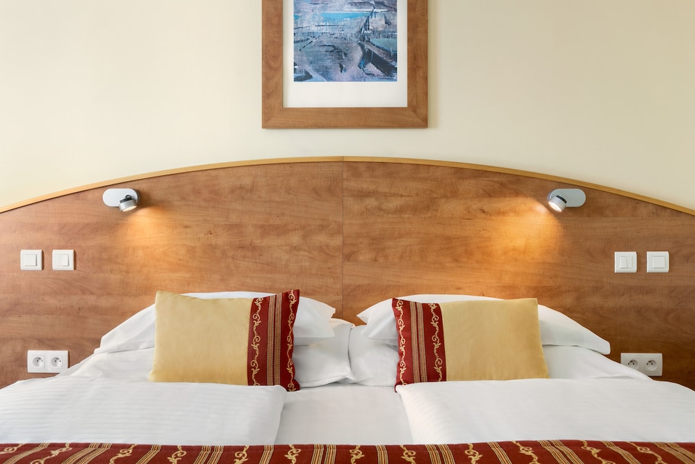Amedia Express Prag, Trademark Collection by Wyndham — Hotel rooms in Prague, Prague