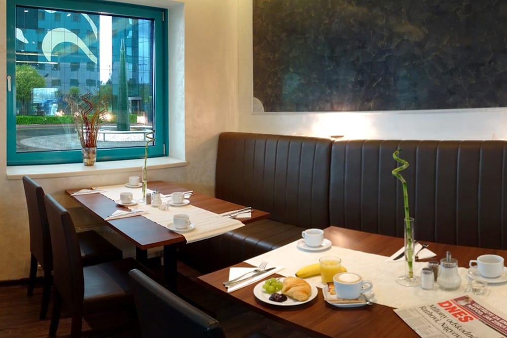 Amedia Express Prag, Trademark Collection by Wyndham — Restaurant & bars in Prague, Prague
