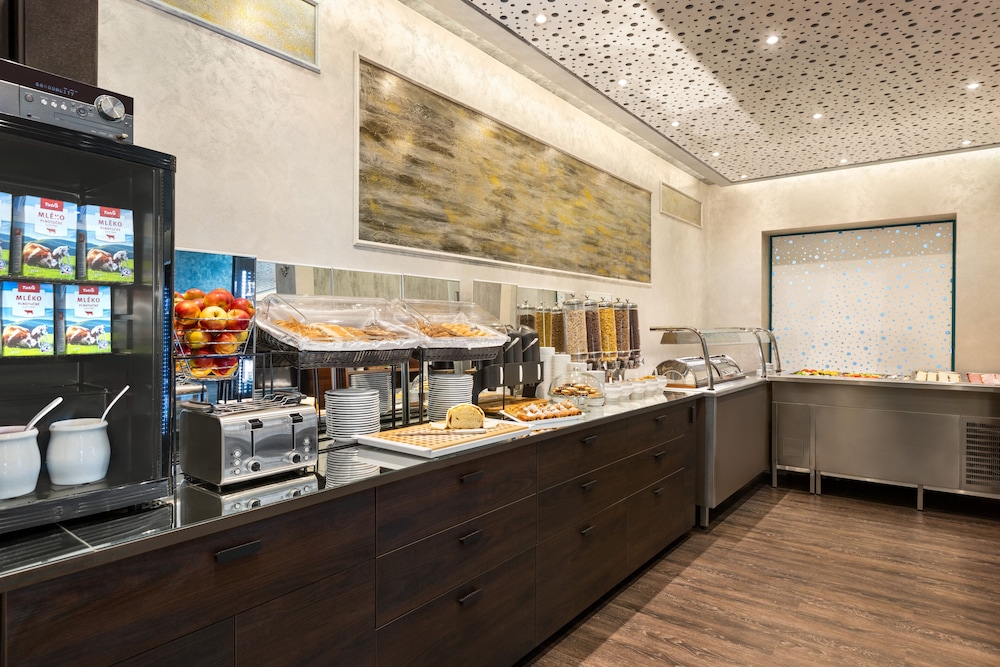 Amedia Express Prag, Trademark Collection by Wyndham — Restaurant & bars in Prague, Prague