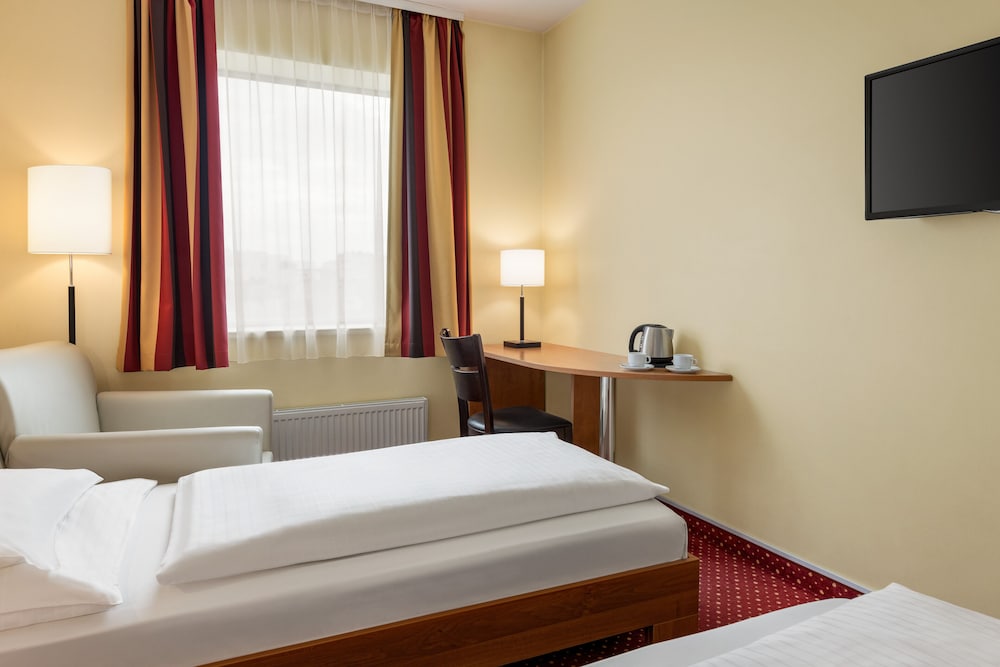 Amedia Express Prag, Trademark Collection by Wyndham — Hotel rooms in Prague, Prague