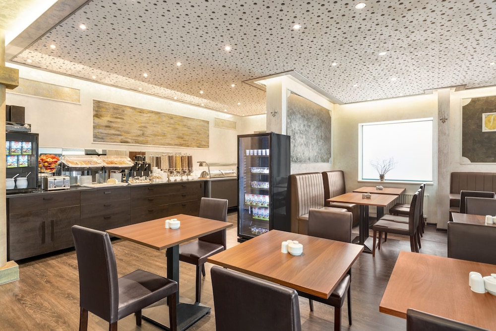Amedia Express Prag, Trademark Collection by Wyndham — Restaurant & bars in Prague, Prague