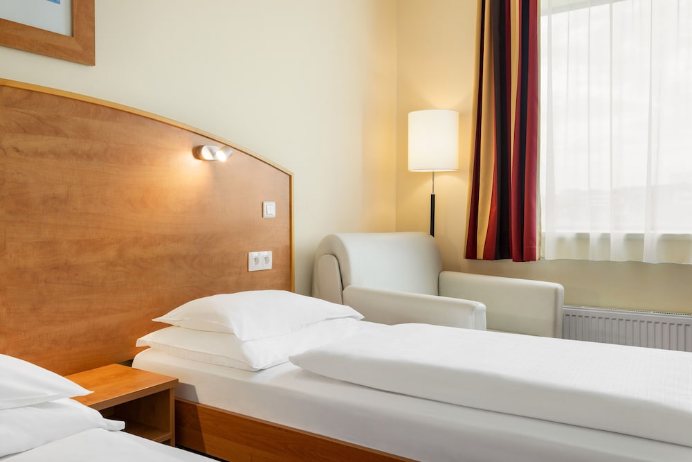 Amedia Express Prag, Trademark Collection by Wyndham — Hotel rooms in Prague, Prague