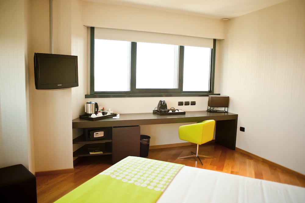 Best Western Plus The Hub Hotel — Hotel rooms in Milan, Lombardy