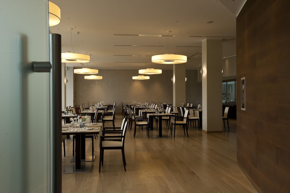 Best Western Plus The Hub Hotel — Restaurant & bars in Milan, Lombardy