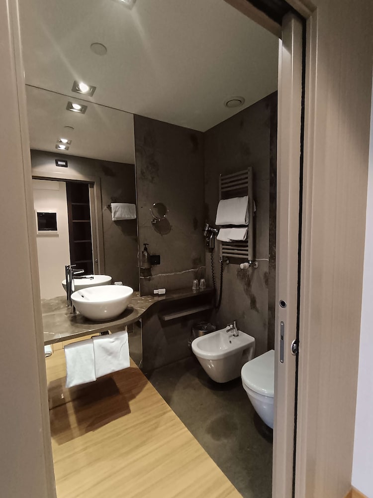 Best Western Plus The Hub Hotel — Hotel rooms in Milan, Lombardy