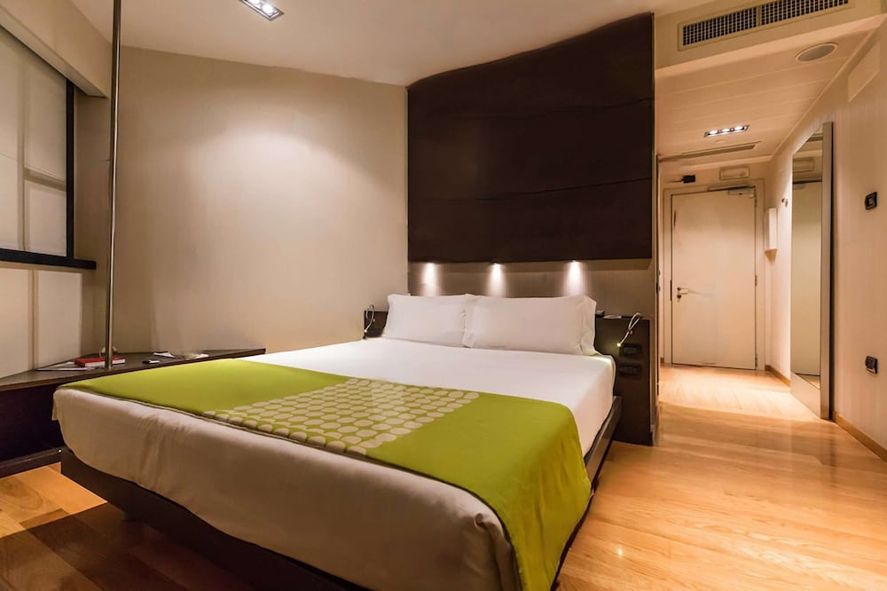 Best Western Plus The Hub Hotel — Hotel rooms in Milan, Lombardy