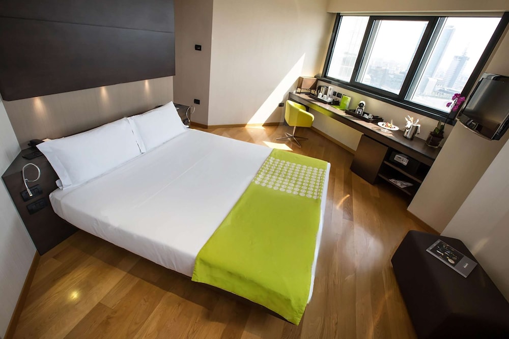 Best Western Plus The Hub Hotel — Hotel rooms in Milan, Lombardy