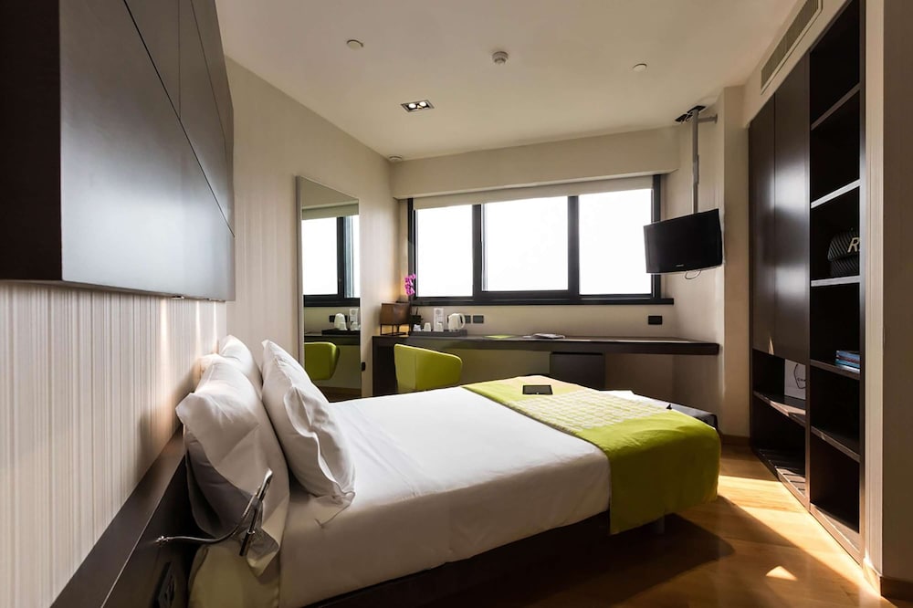 Best Western Plus The Hub Hotel — Hotel rooms in Milan, Lombardy