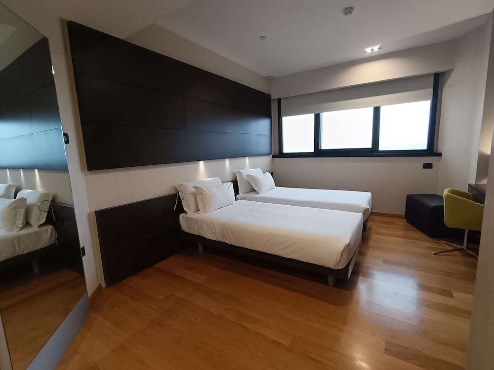 Best Western Plus The Hub Hotel — Hotel rooms in Milan, Lombardy