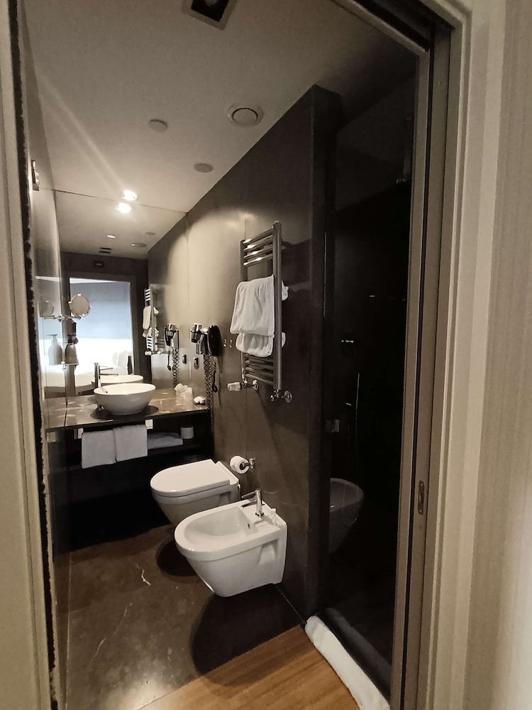 Best Western Plus The Hub Hotel — Hotel rooms in Milan, Lombardy