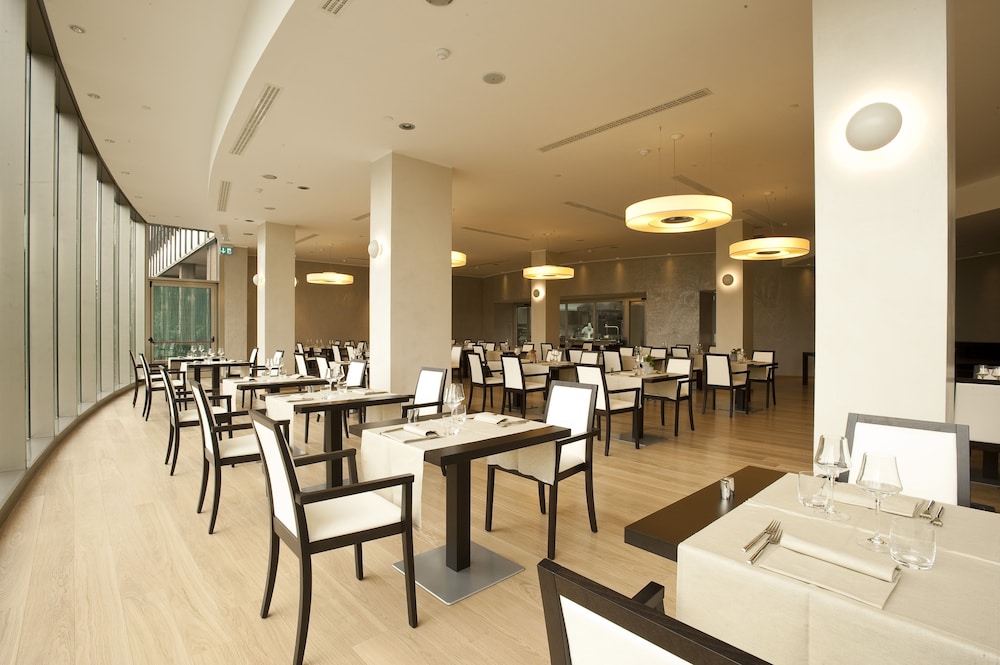 Best Western Plus The Hub Hotel — Restaurant & bars in Milan, Lombardy