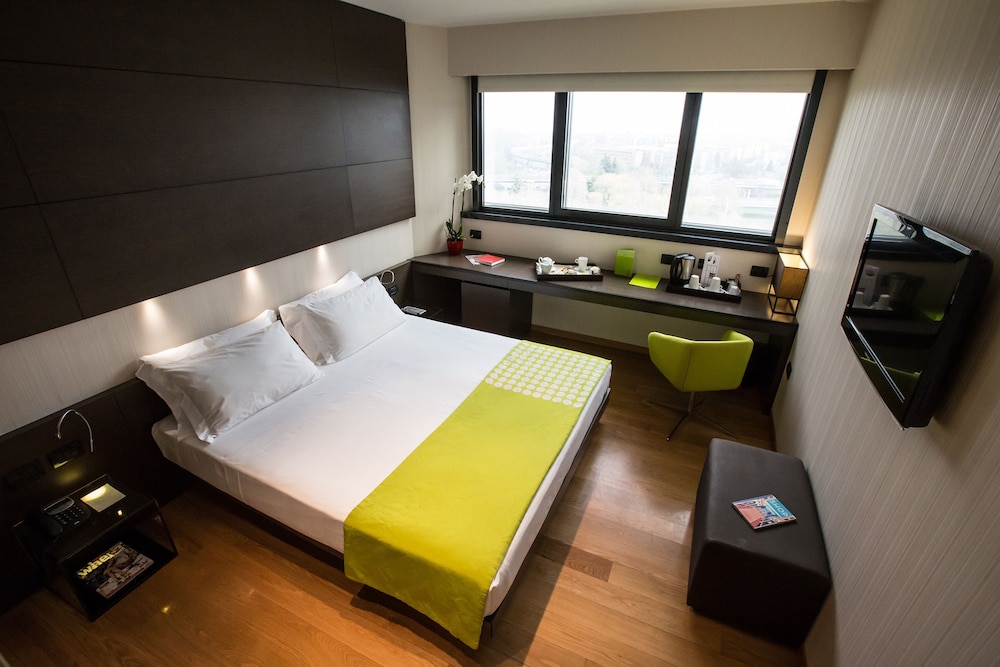 Best Western Plus The Hub Hotel — Hotel rooms in Milan, Lombardy