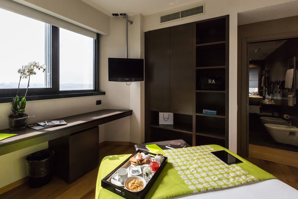 Best Western Plus The Hub Hotel — Hotel rooms in Milan, Lombardy