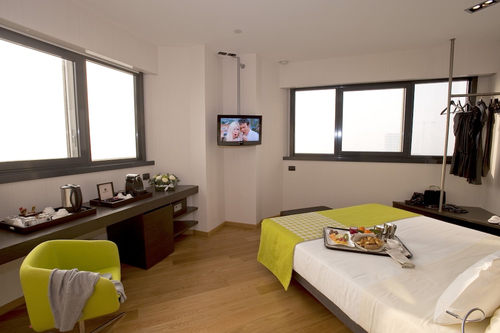 Best Western Plus The Hub Hotel — Hotel rooms in Milan, Lombardy