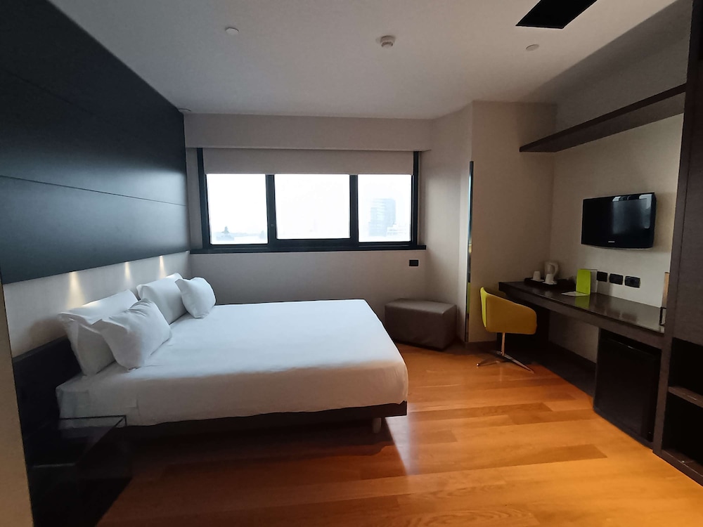 Best Western Plus The Hub Hotel — Hotel rooms in Milan, Lombardy