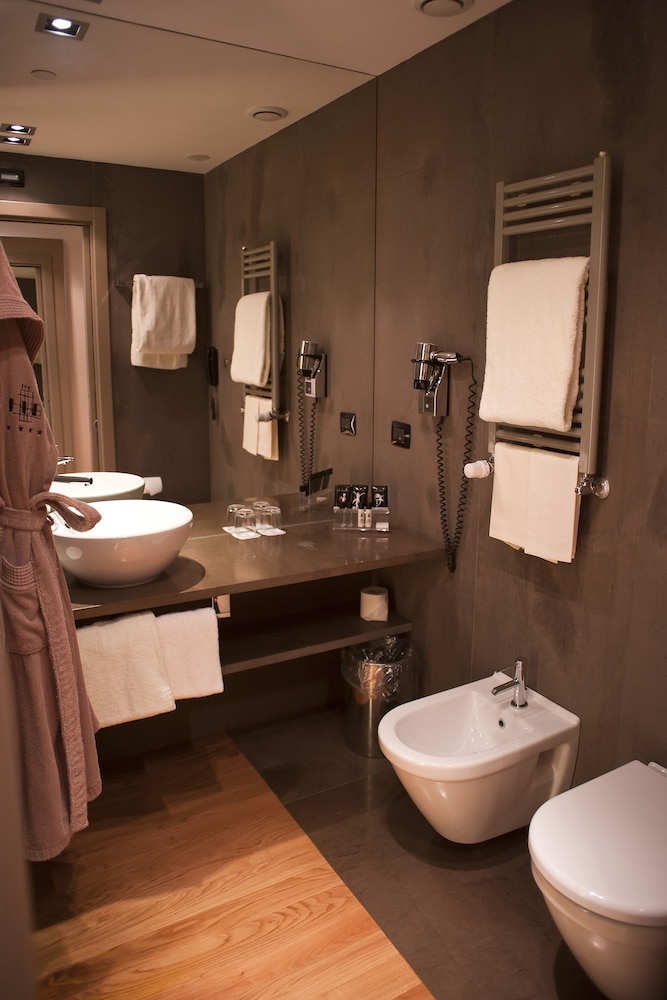 Best Western Plus The Hub Hotel — Hotel rooms in Milan, Lombardy
