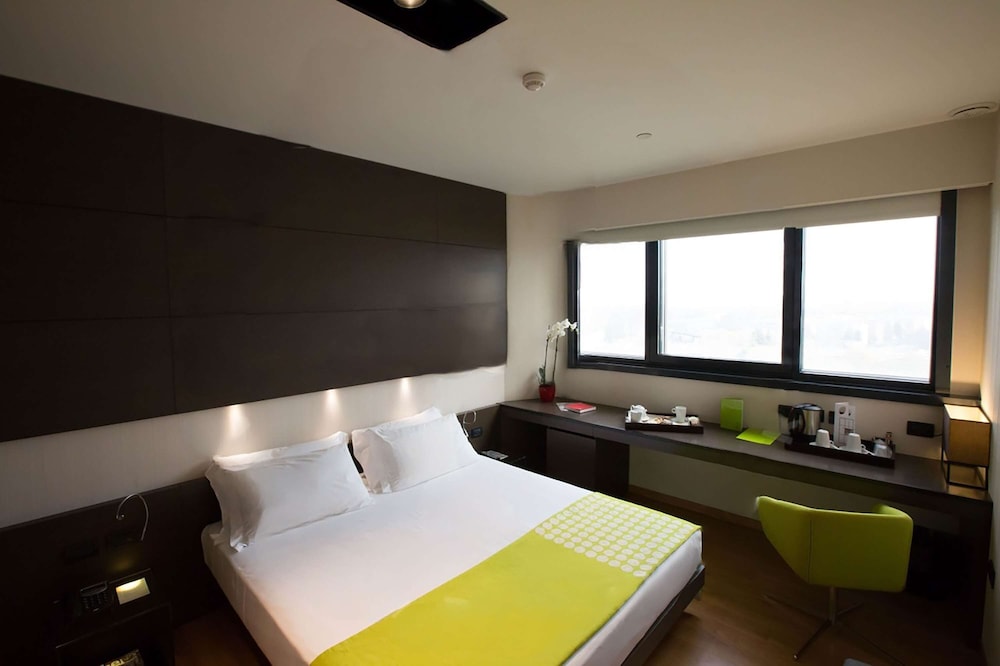 Best Western Plus The Hub Hotel — Hotel rooms in Milan, Lombardy