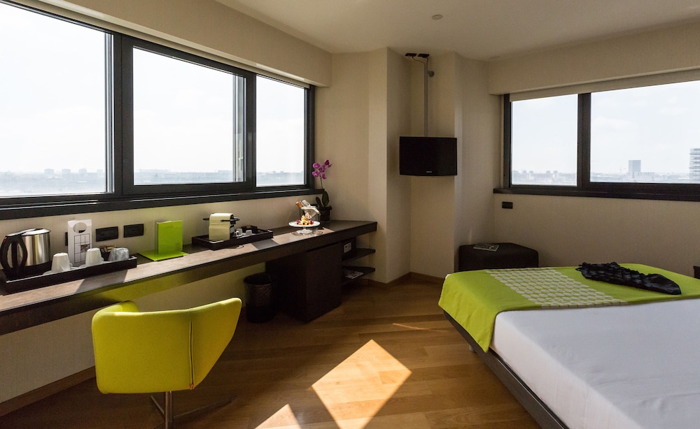 Best Western Plus The Hub Hotel — Hotel rooms in Milan, Lombardy
