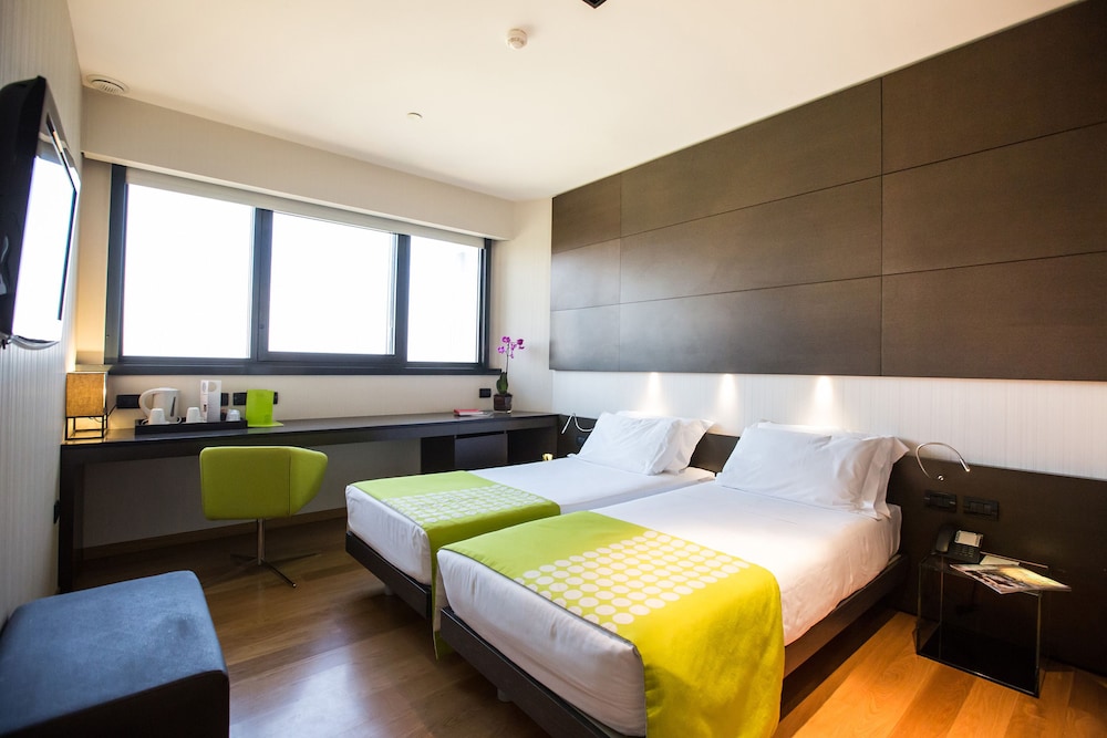 Best Western Plus The Hub Hotel — Hotel rooms in Milan, Lombardy