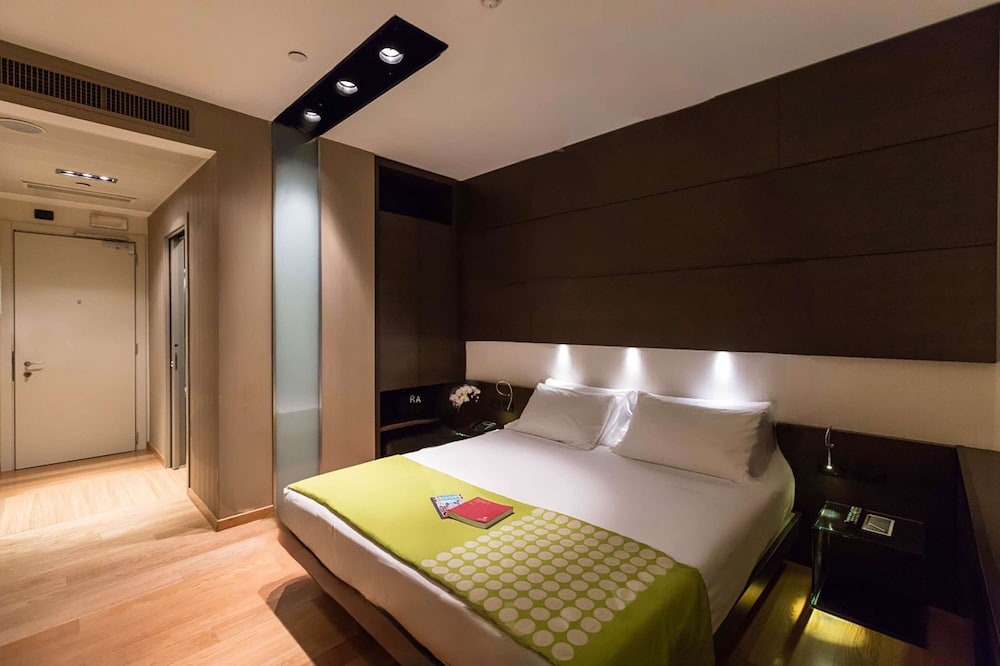 Best Western Plus The Hub Hotel — Hotel rooms in Milan, Lombardy