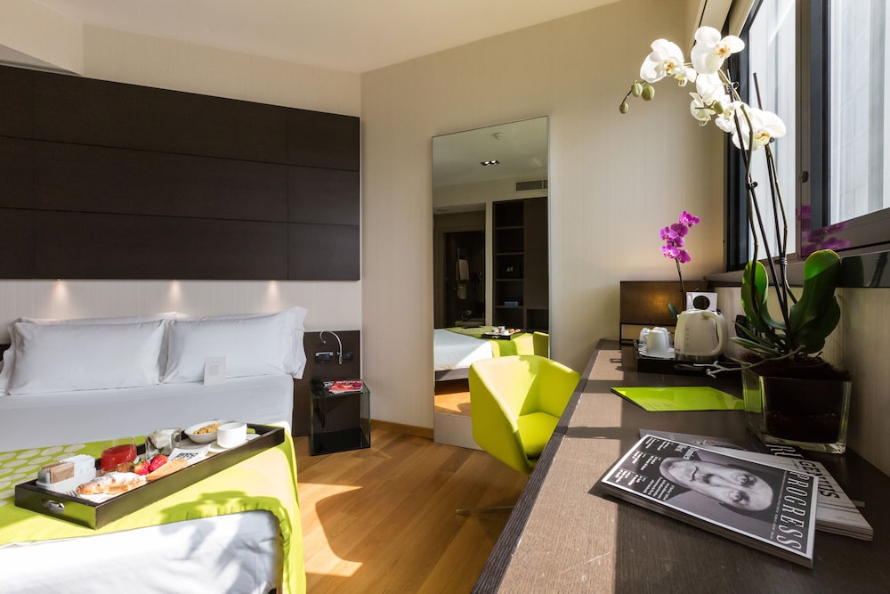 Best Western Plus The Hub Hotel — Hotel rooms in Milan, Lombardy