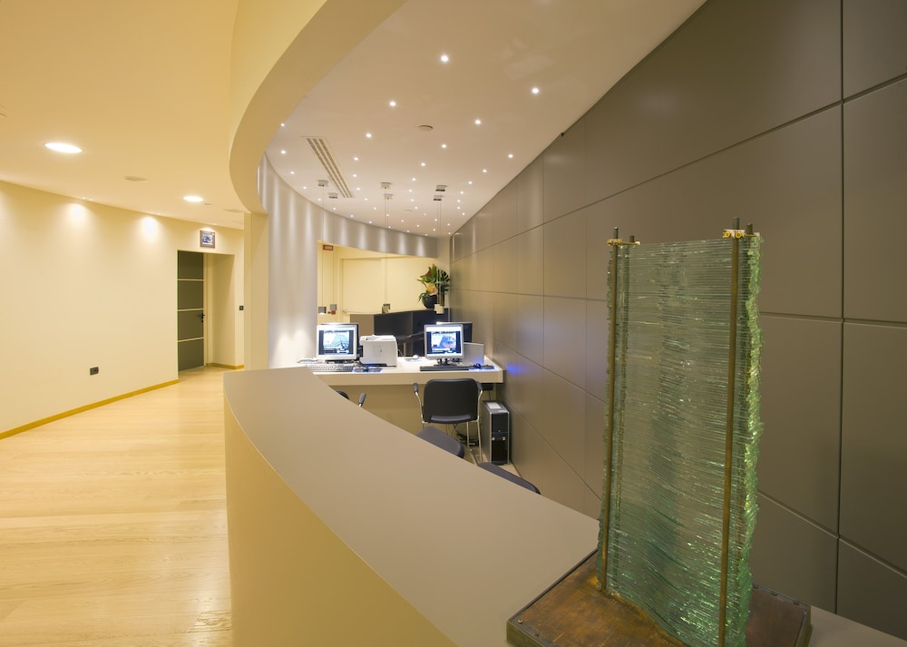 Best Western Plus The Hub Hotel — Hotel building in Milan, Lombardy