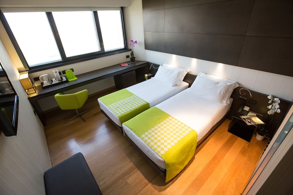 Best Western Plus The Hub Hotel — Hotel rooms in Milan, Lombardy