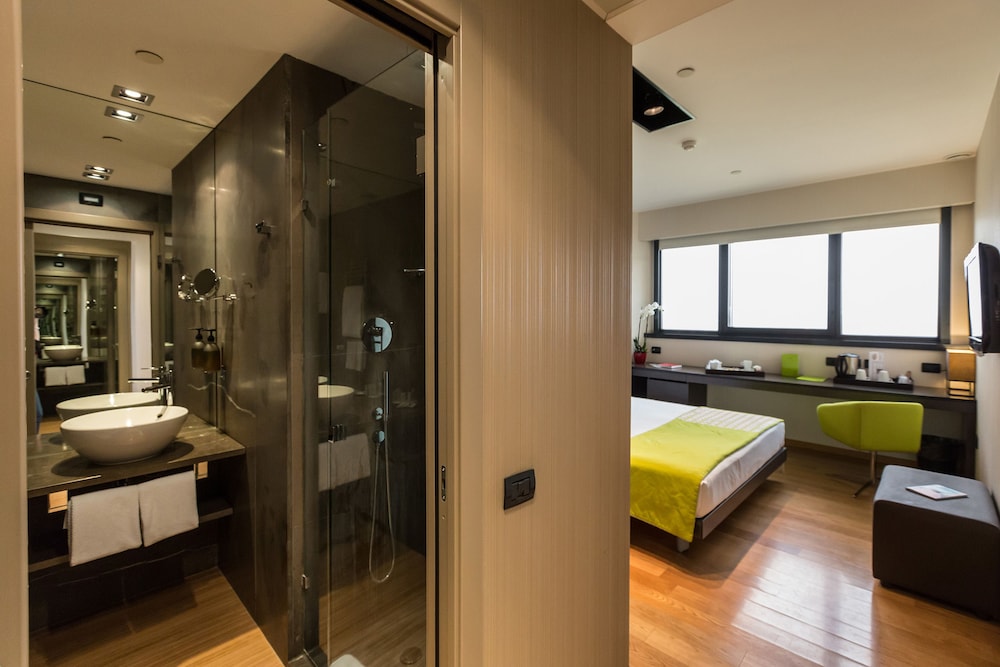 Best Western Plus The Hub Hotel — Hotel rooms in Milan, Lombardy