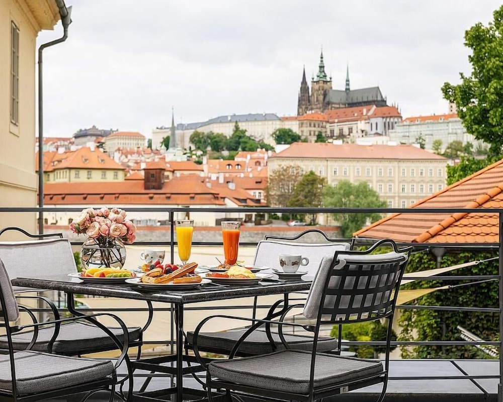 Four Seasons Hotel Prague — Restaurant & bars in Prague, Prague