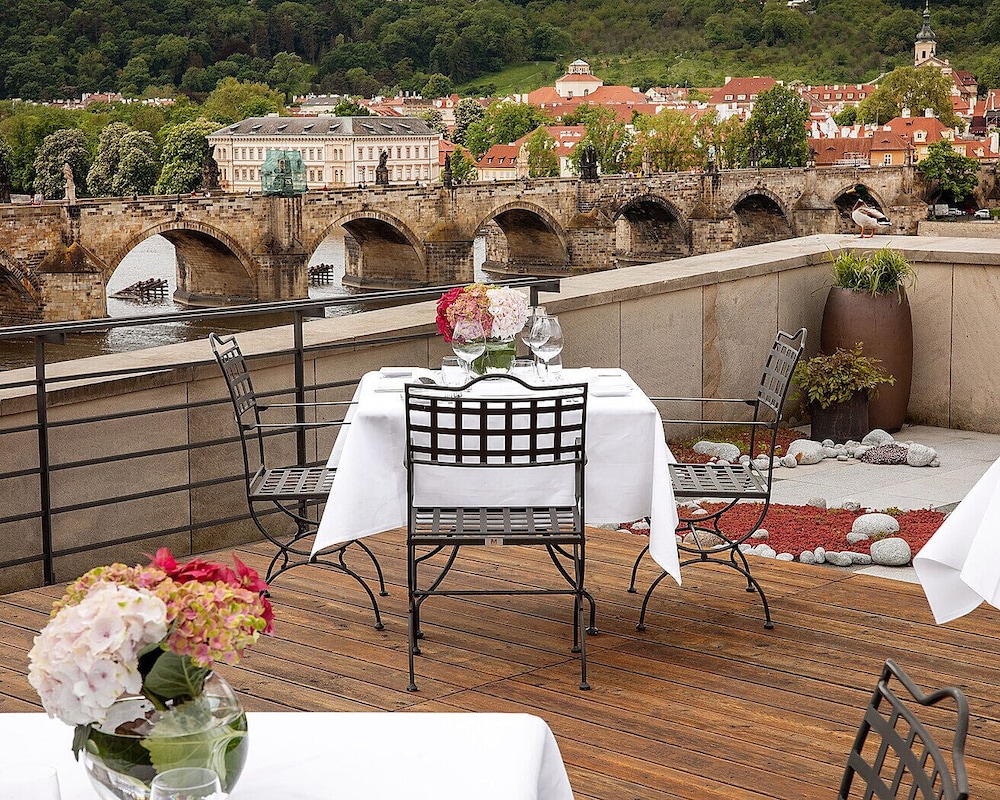 Four Seasons Hotel Prague — Restaurant & bars in Prague, Prague