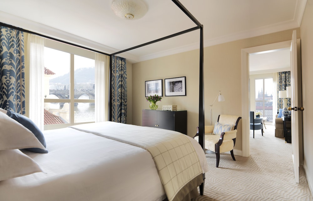 Four Seasons Hotel Prague — Hotel rooms in Prague, Prague