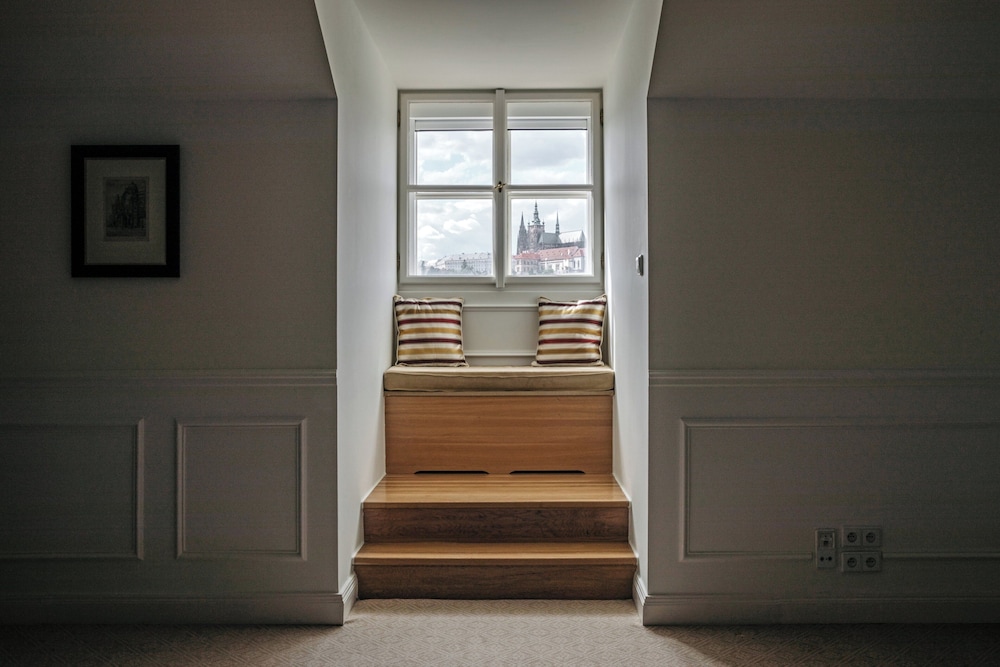 Four Seasons Hotel Prague — Hotel rooms in Prague, Prague