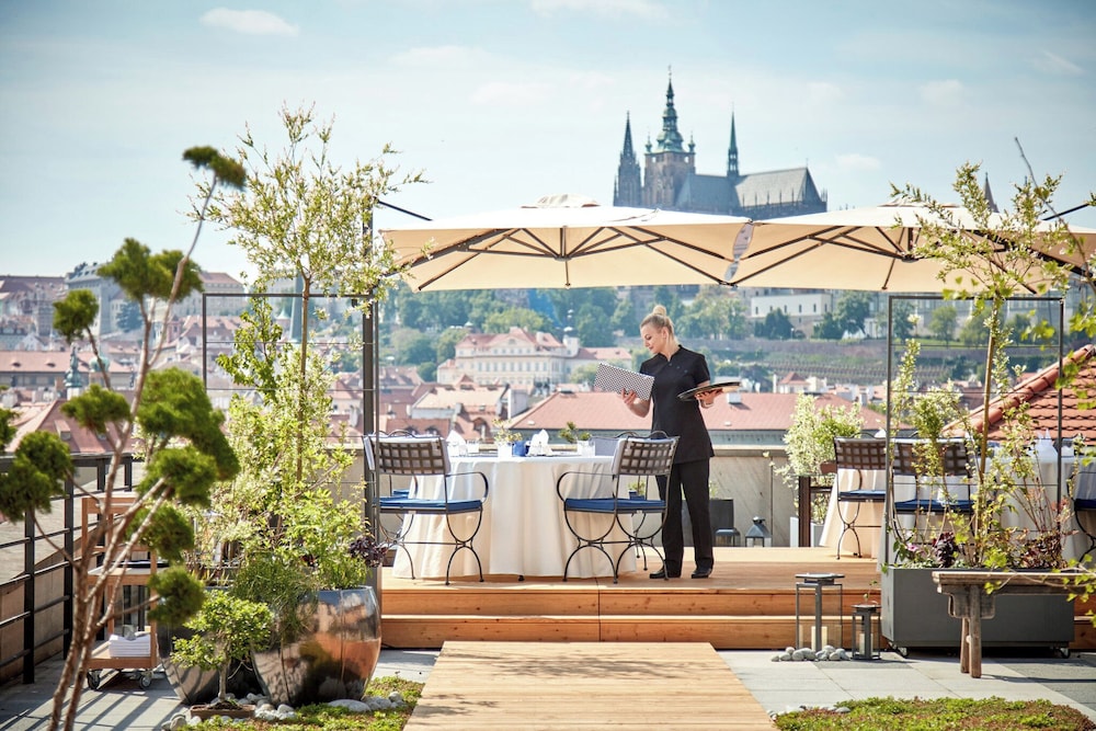Four Seasons Hotel Prague — Restaurant & bars in Prague, Prague