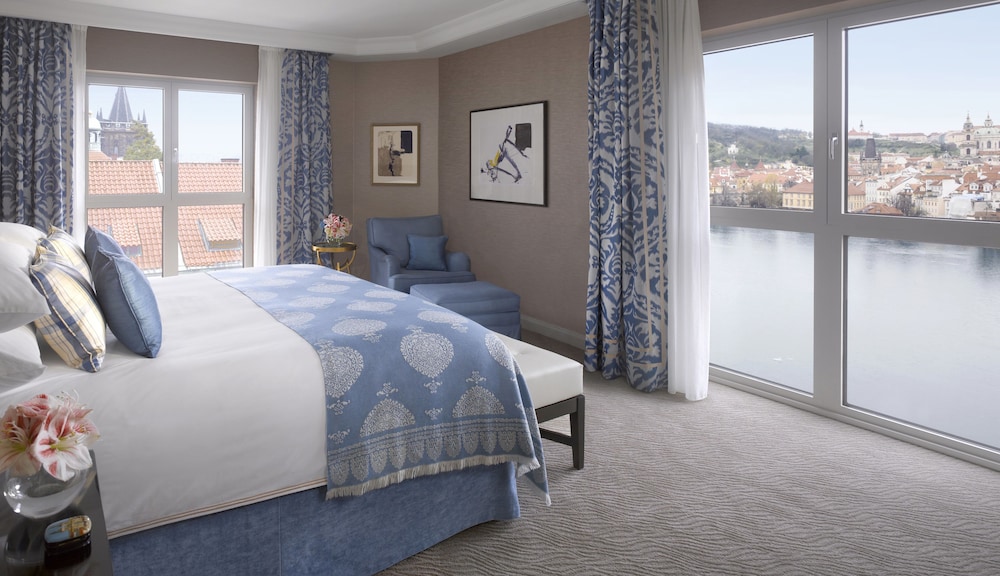 Four Seasons Hotel Prague — Hotel rooms in Prague, Prague