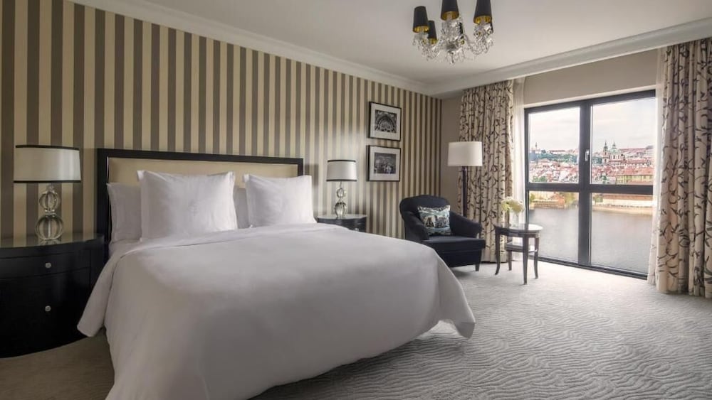 Four Seasons Hotel Prague — Hotel rooms in Prague, Prague