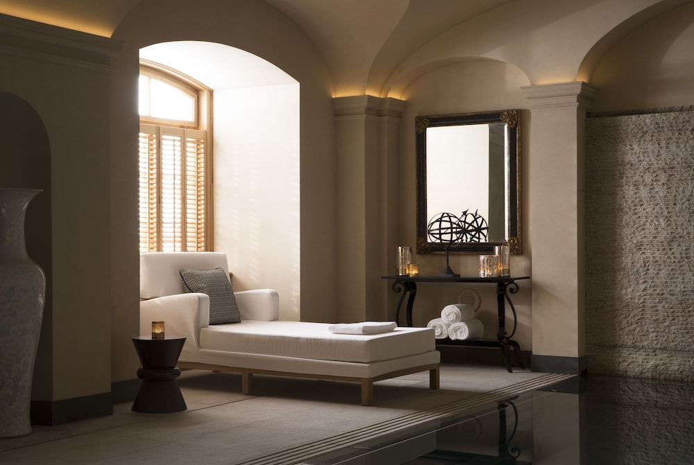 Four Seasons Hotel Prague — Hotel rooms in Prague, Prague
