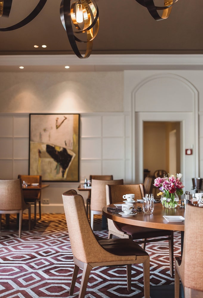 Four Seasons Hotel Prague — Restaurant & bars in Prague, Prague