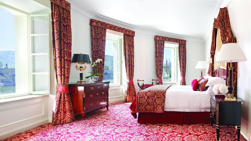 Four Seasons Hotel Prague — Hotel rooms in Prague, Prague